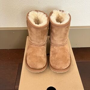 UGG Kids' Classic II Boots Size 8 Toddler